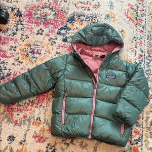 Patagonia Forest Green Puffer with Pink Accents